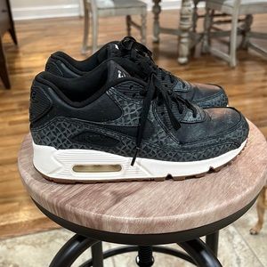 Nike airs women’s size 6